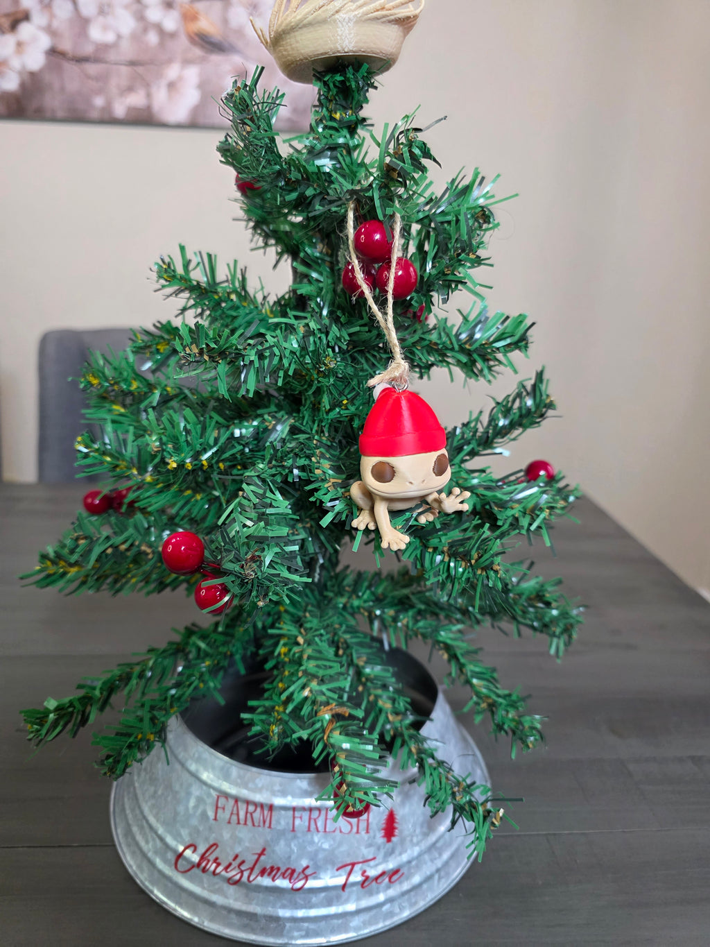 Puerto Rico Coquí wearing a Winter Hat 3D Ornament