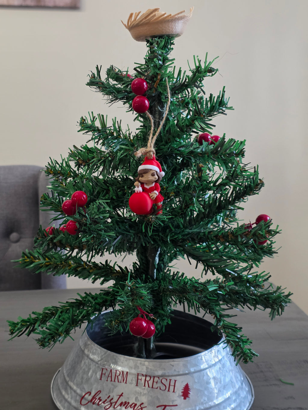 Puerto Rico Coquí Mrs Claus with Pava 3D Ornament 2 inches Tall