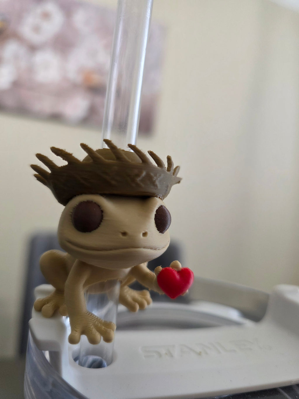 Valentine’s Day Coquí Frog Wearing a Brown Pava & Holding A Heart 3D Straw Topper or Straw Charm