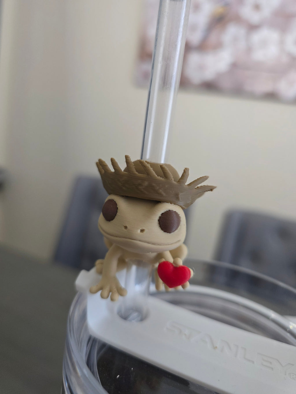 Valentine’s Day Coquí Frog Wearing a Brown Pava & Holding A Heart 3D Straw Topper or Straw Charm