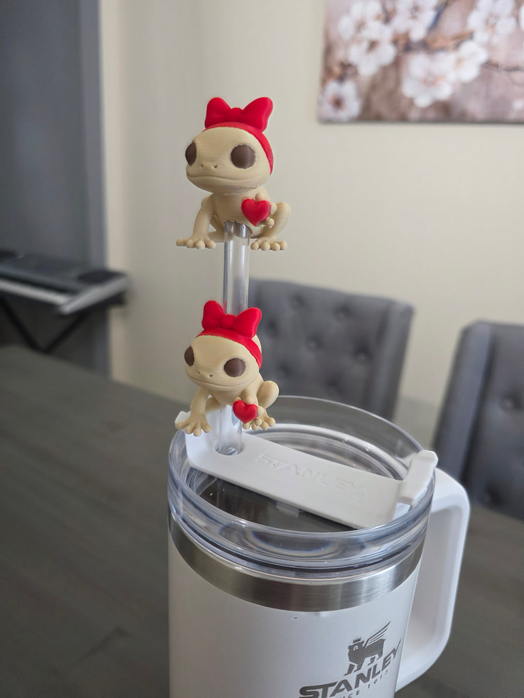 Valentine’s Day Coquí Frog wearing a Red Bow & Holding A Heart 3D Straw Topper or Straw Charm