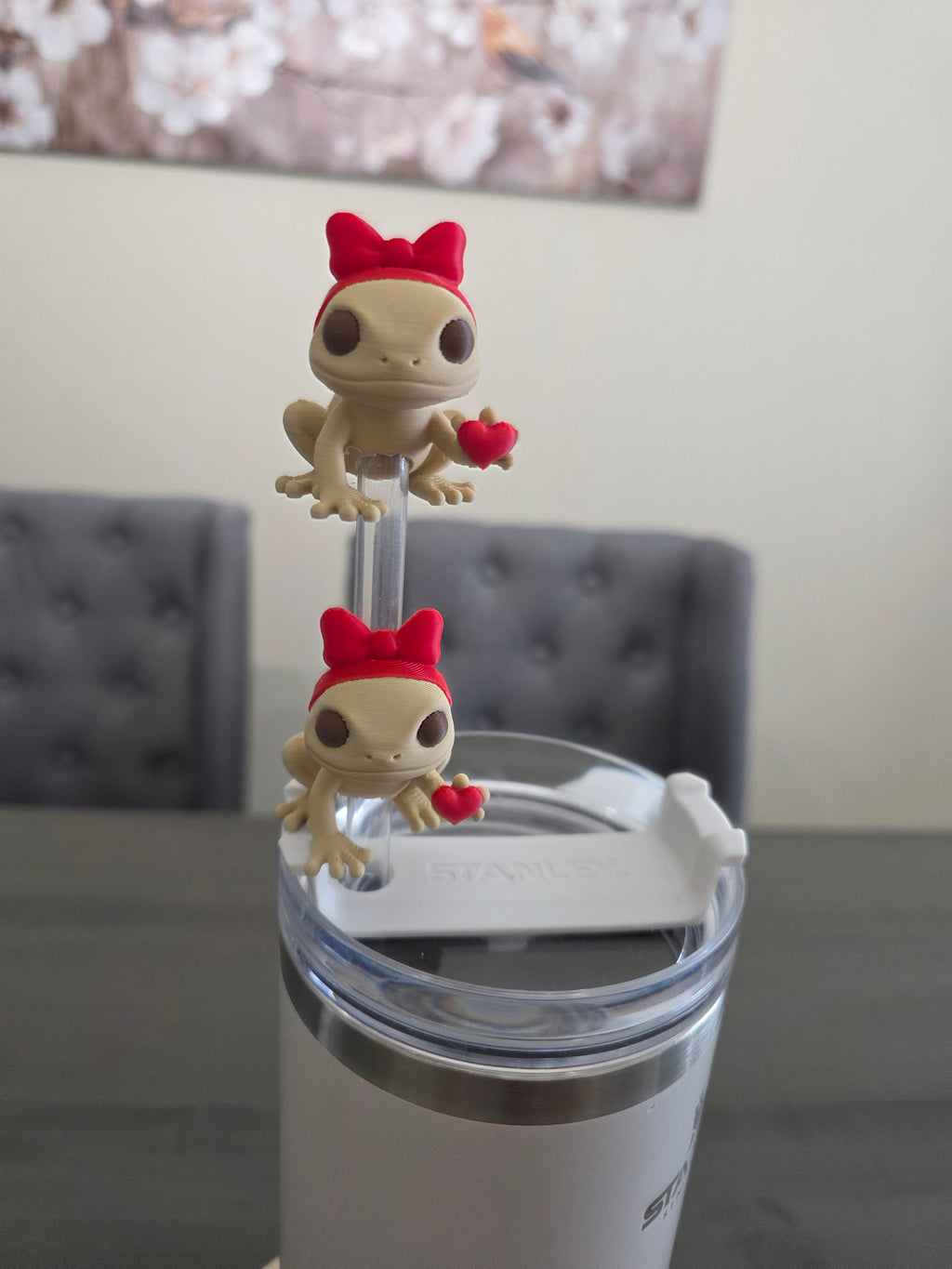 Valentine’s Day Coquí Frog wearing a Red Bow & Holding A Heart 3D Straw Topper or Straw Charm