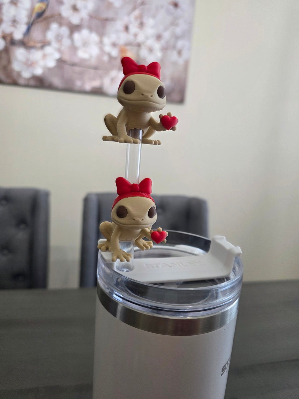 Valentine’s Day Coquí Frog wearing a Red Bow & Holding A Heart 3D Straw Topper or Straw Charm