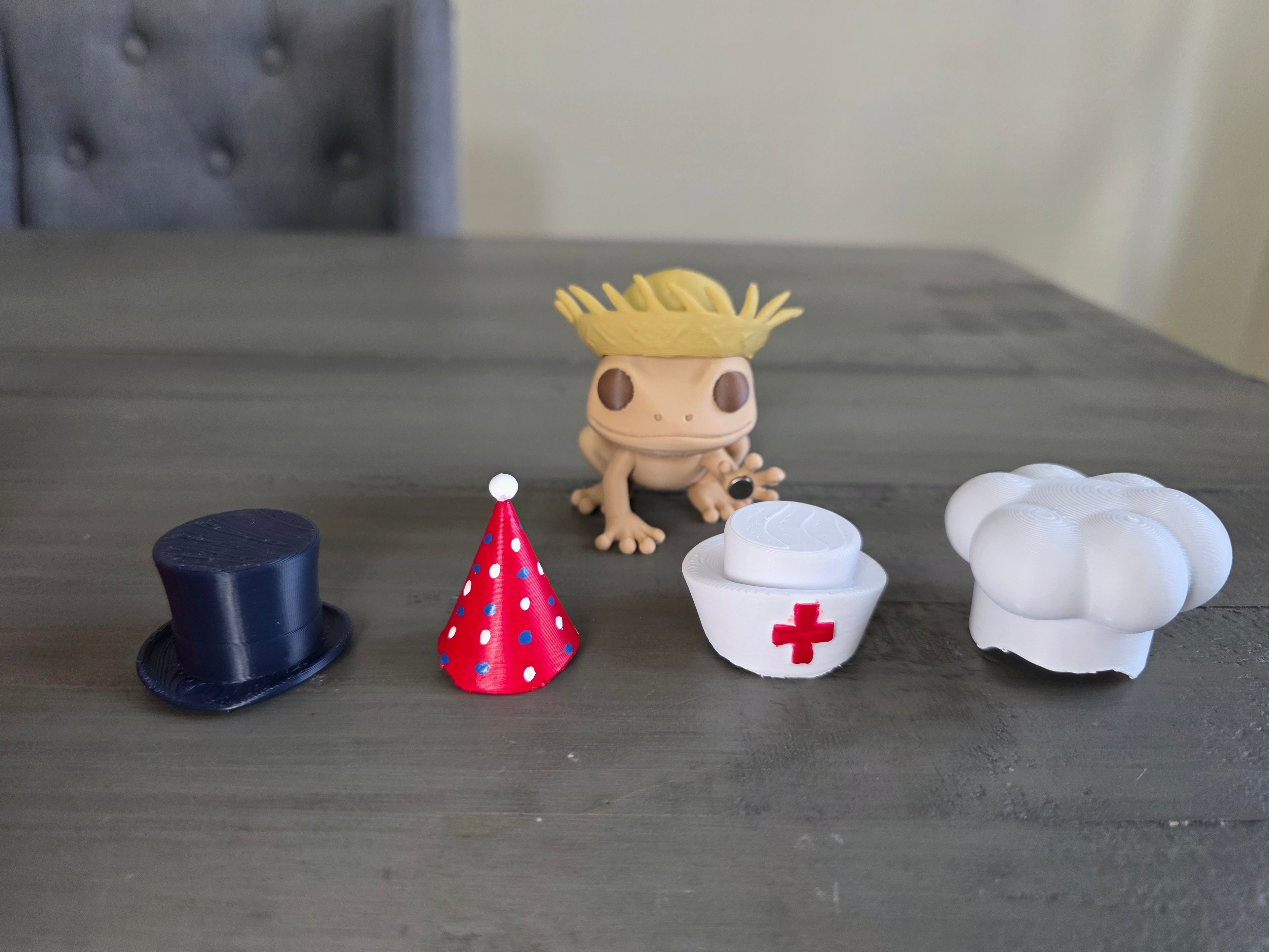 My Pet Coquí Hat Pack #1 | 3D Printed Puerto Rico Coquí Toy with Hat Accessories | Handmade PLA Collectible