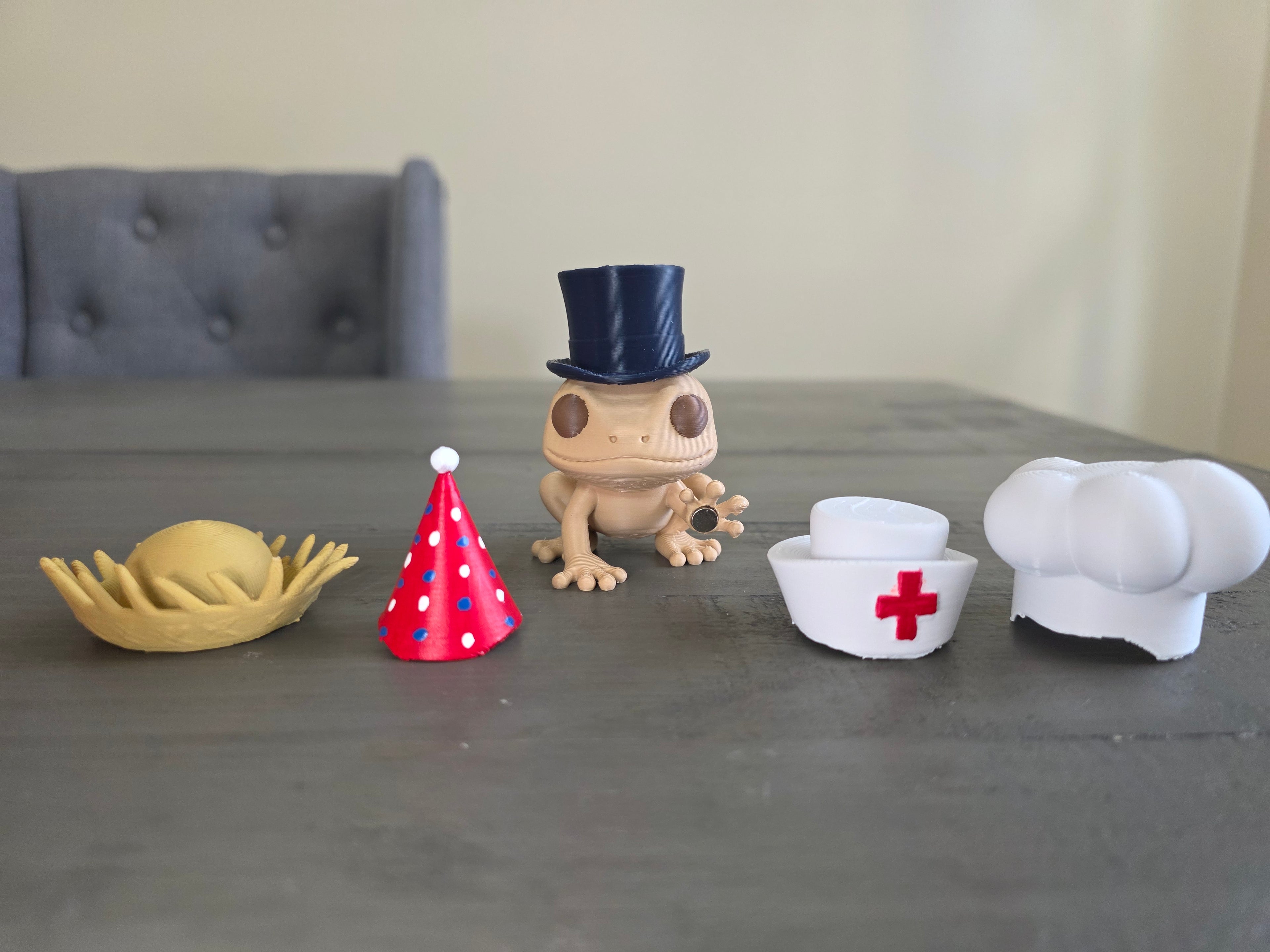 My Pet Coquí Hat Pack #1 | 3D Printed Puerto Rico Coquí Toy with Hat Accessories | Handmade PLA Collectible