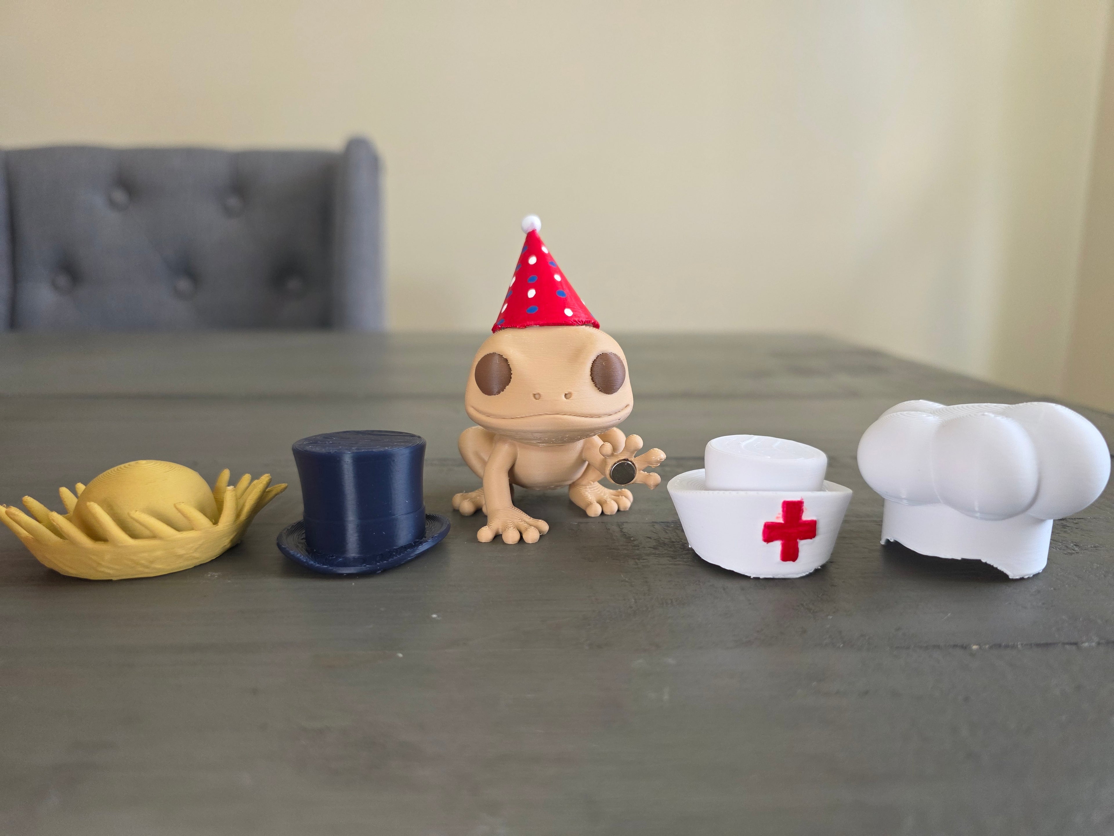 My Pet Coquí Hat Pack #1 | 3D Printed Puerto Rico Coquí Toy with Hat Accessories | Handmade PLA Collectible