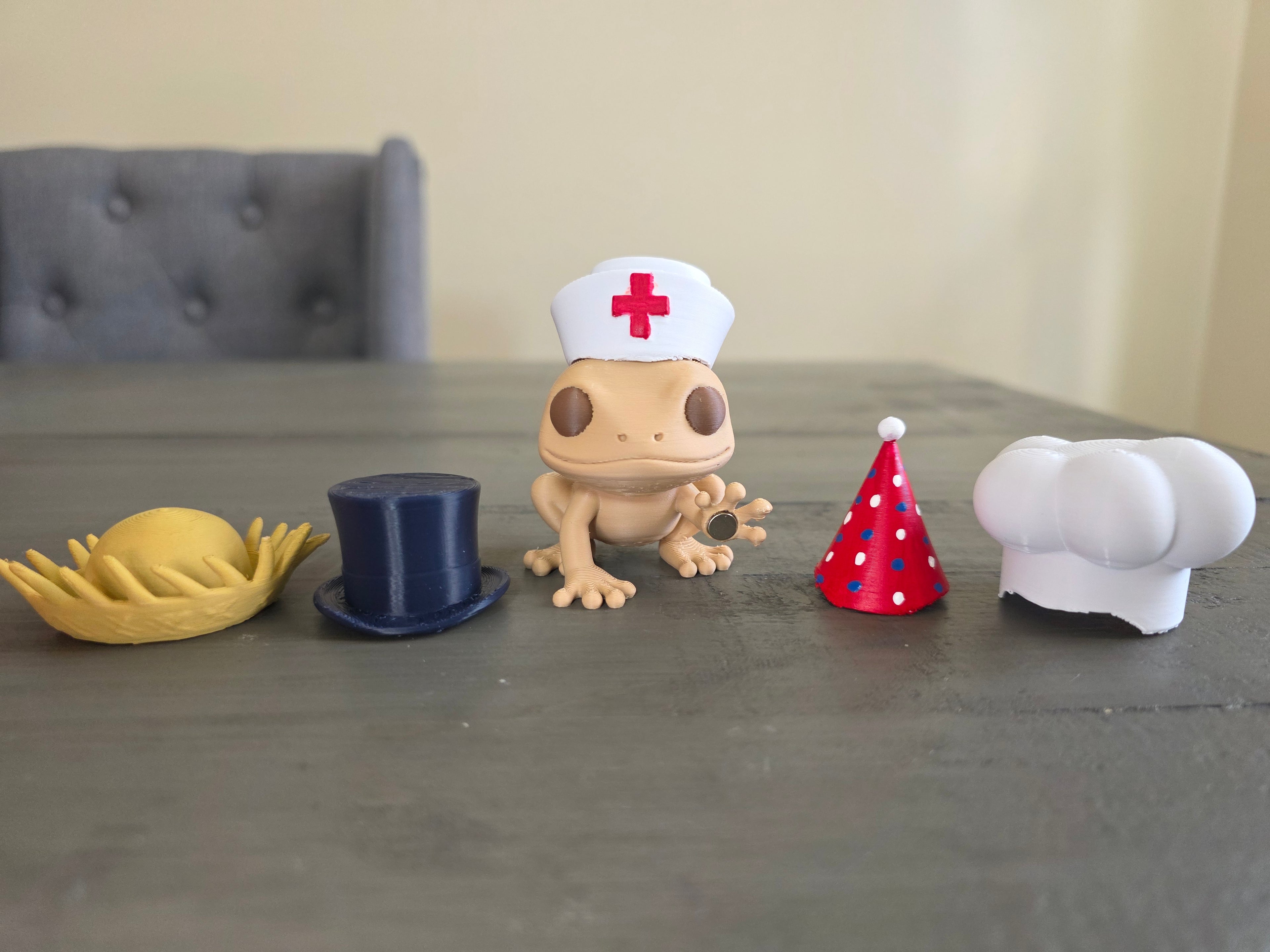 My Pet Coquí Hat Pack #1 | 3D Printed Puerto Rico Coquí Toy with Hat Accessories | Handmade PLA Collectible