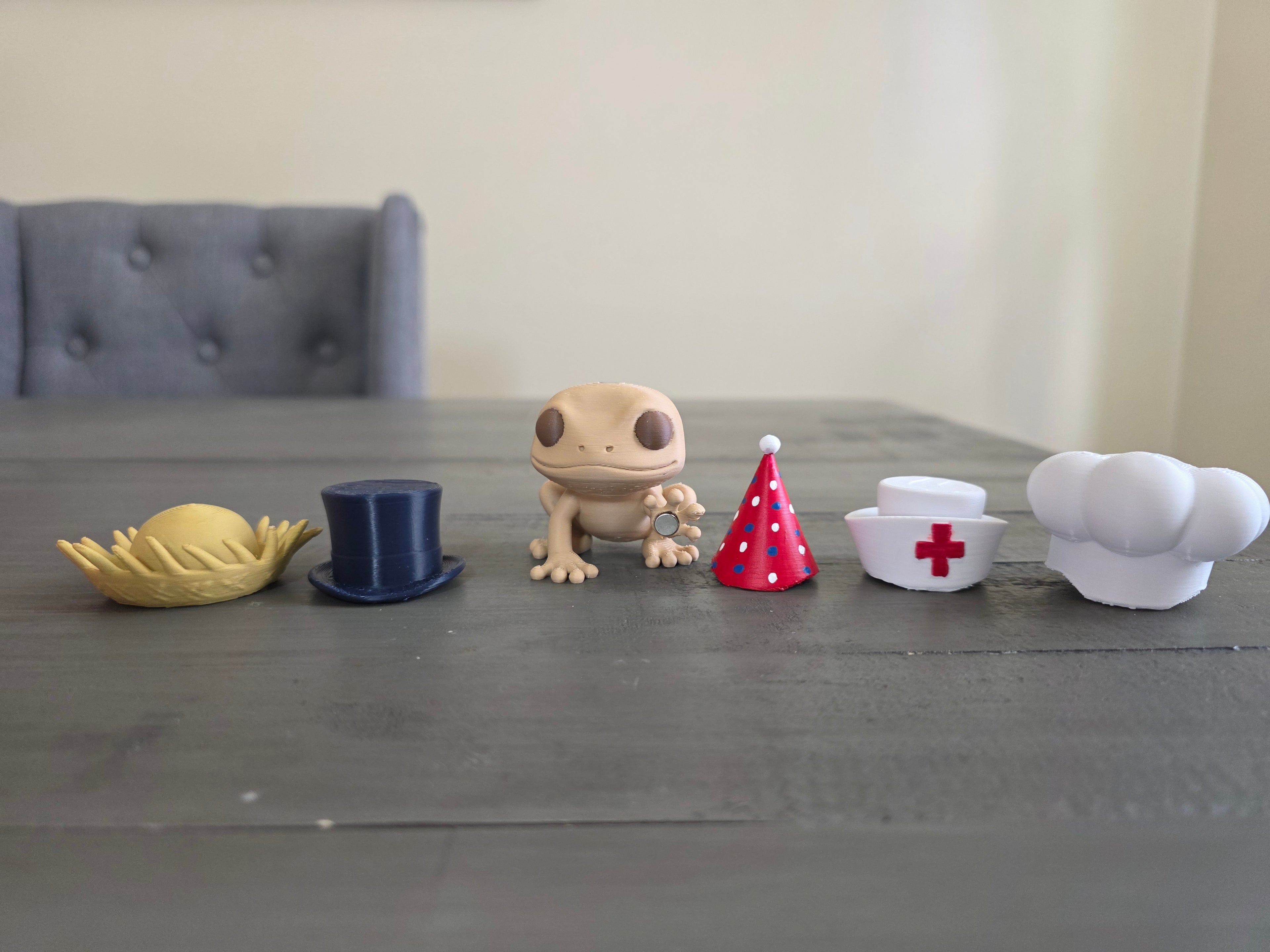 My Pet Coquí Hat Pack #1 | 3D Printed Puerto Rico Coquí Toy with Hat Accessories | Handmade PLA Collectible
