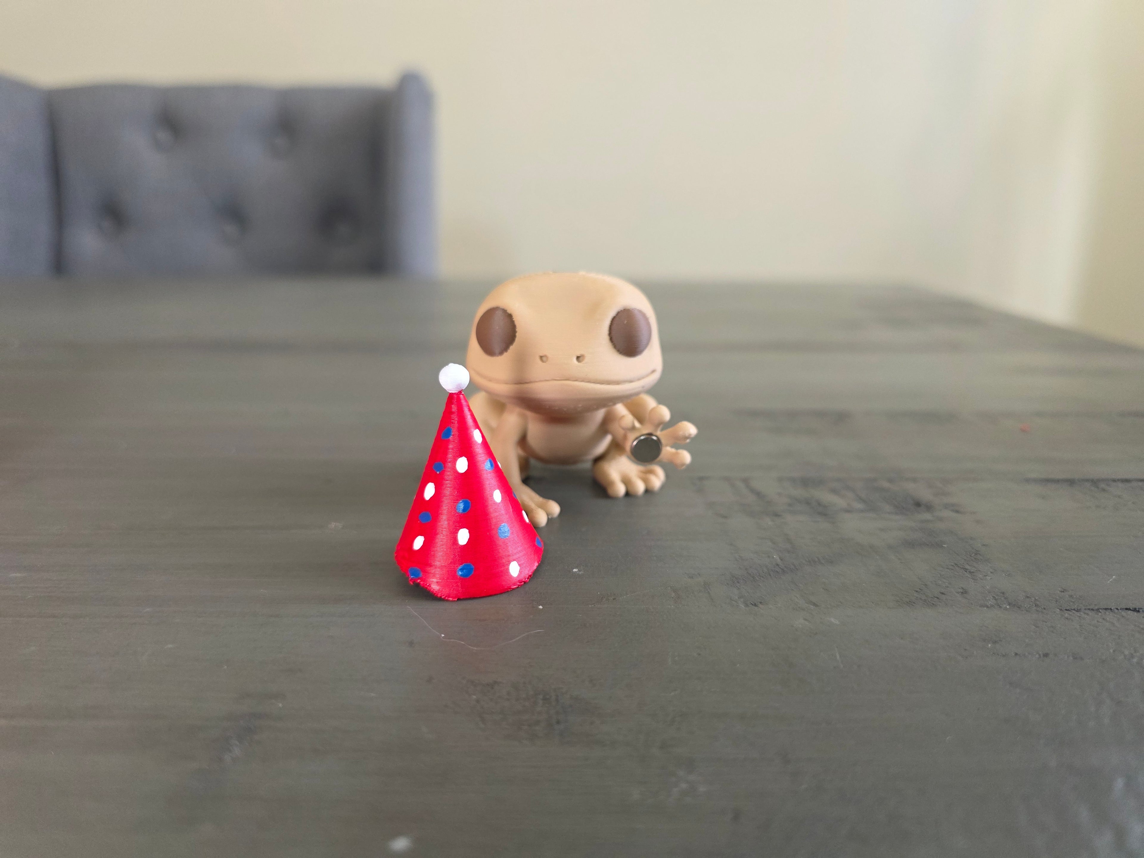 My Pet Coquí Hat Pack #1 | 3D Printed Puerto Rico Coquí Toy with Hat Accessories | Handmade PLA Collectible