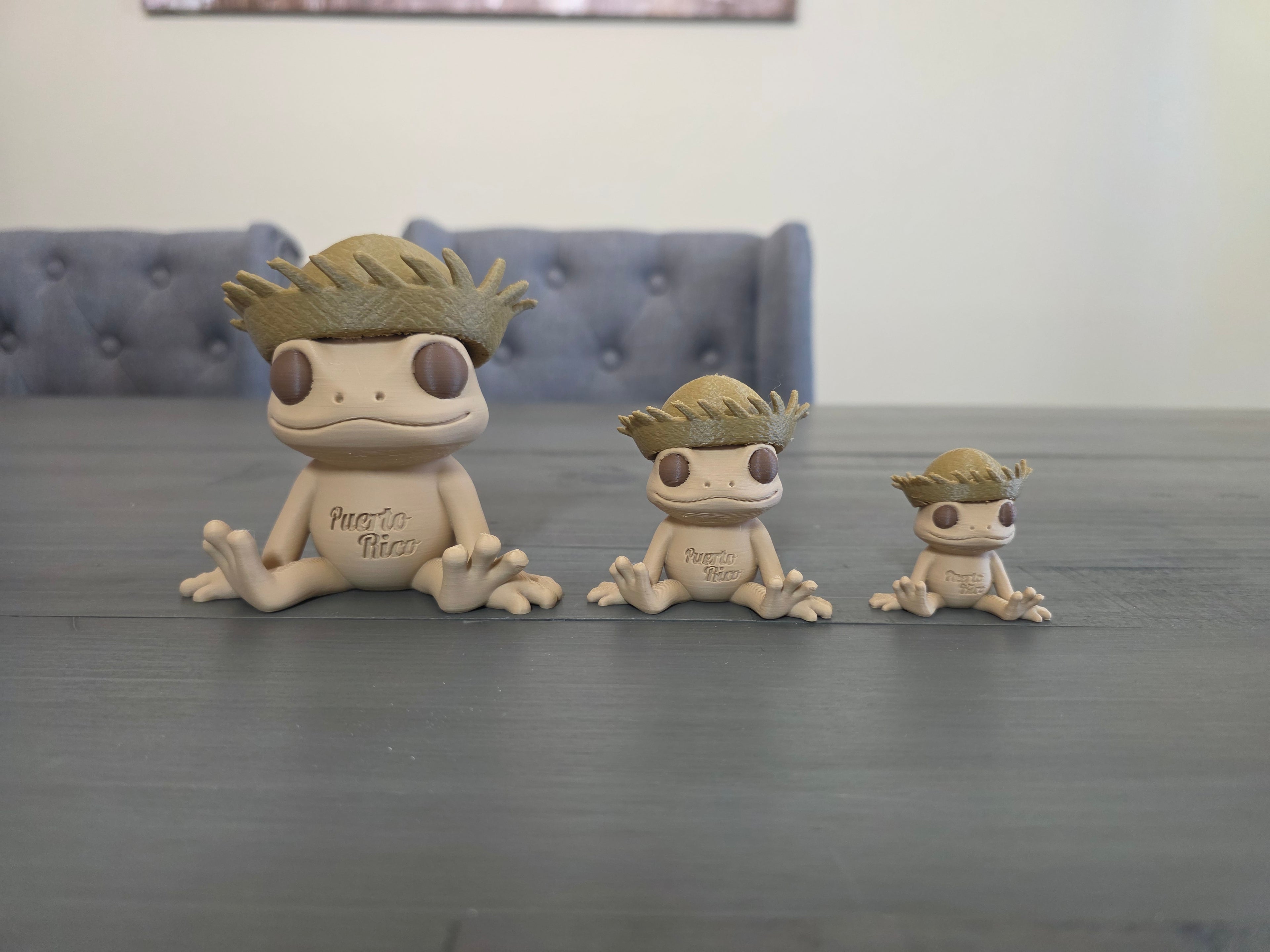 Puerto Rico Sitting Coquí with Pava Hat Desk Buddy | 3D Printed PLA Figurine | Boricua Frog Decor | 1.75” 2.5” 4” Sizes
