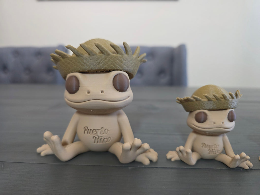 Puerto Rico Sitting Coquí with Pava Hat Desk Buddy | 3D Printed PLA Figurine | Boricua Frog Decor | 1.75” 2.5” 4” Sizes