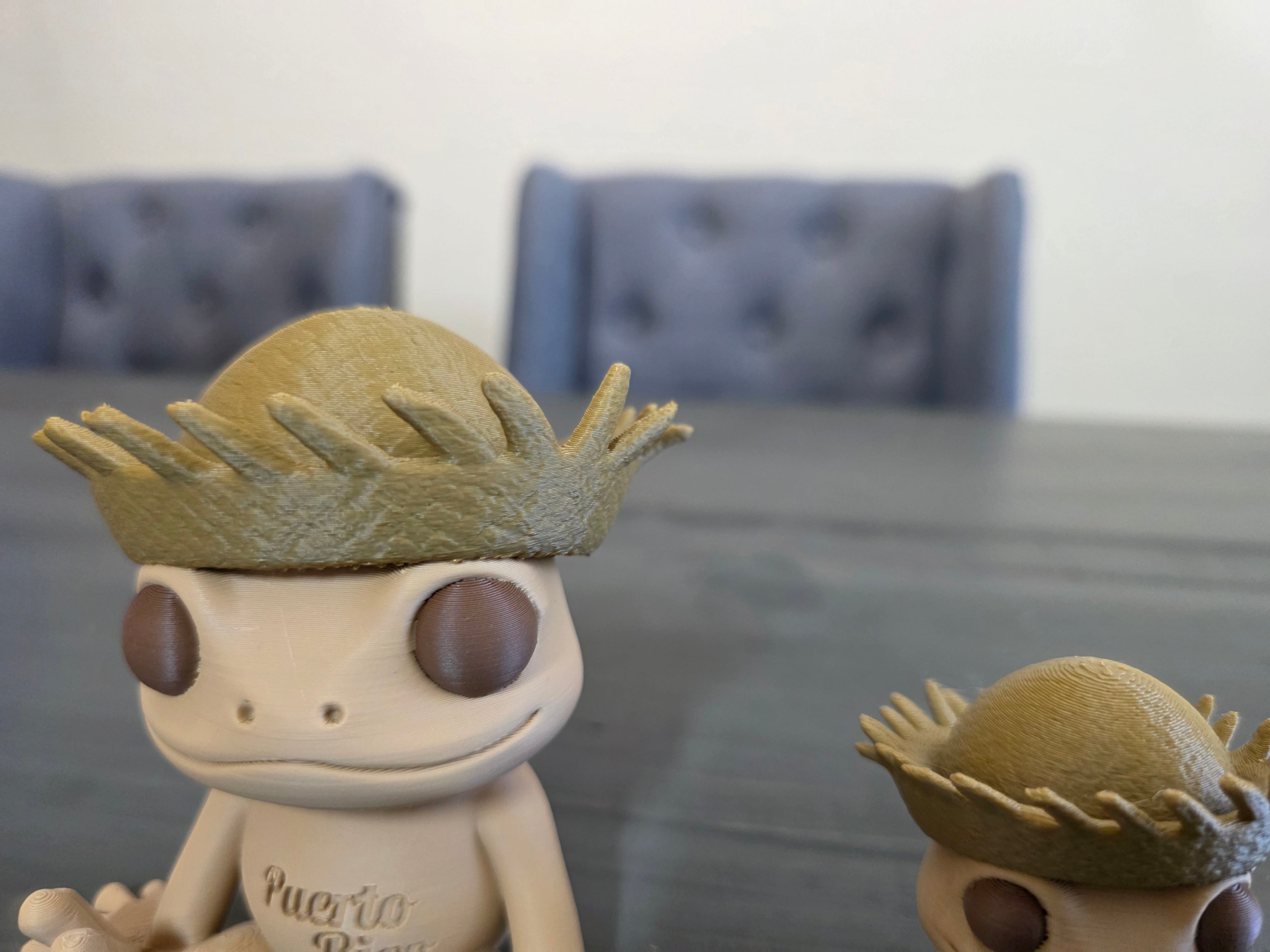 Puerto Rico Sitting Coquí with Pava Hat Desk Buddy | 3D Printed PLA Figurine | Boricua Frog Decor | 1.75” 2.5” 4” Sizes