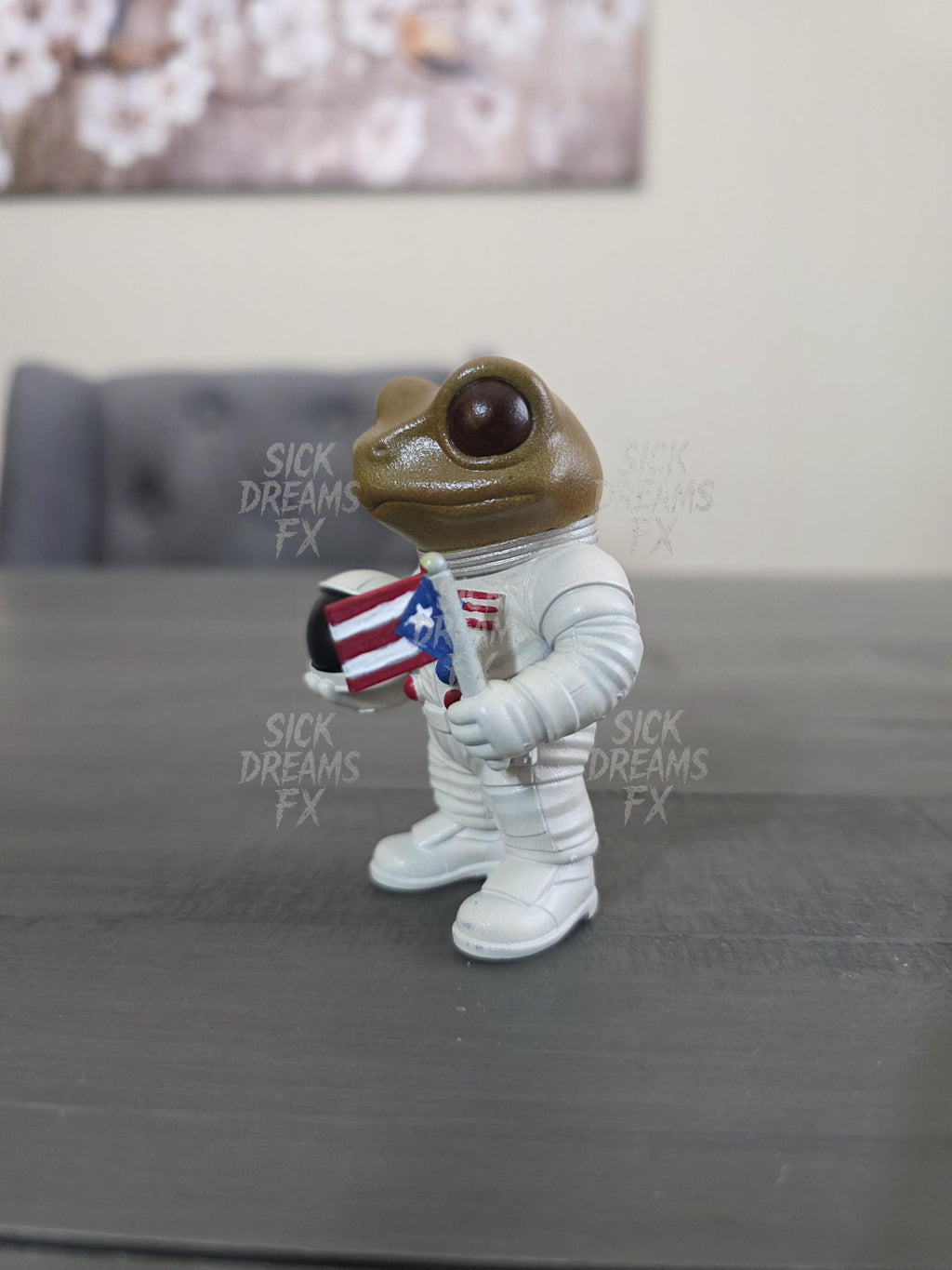 Puerto Rican Coquí Astronaut With PR Flag Figurine | Honoring NASA Astronaut Joseph M. Acaba | 3D Printed Collectible | Boricua Space
