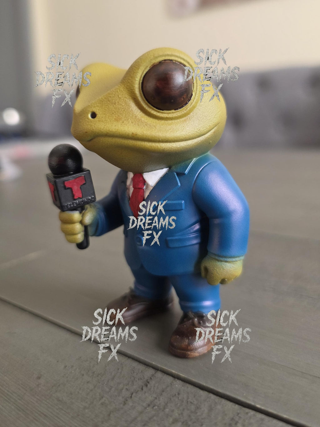 Coquí Noticiero | 3" Puerto Rico News Anchor Figurine | ABS Resin | Telemundo-Inspired Hand Painted Collectible