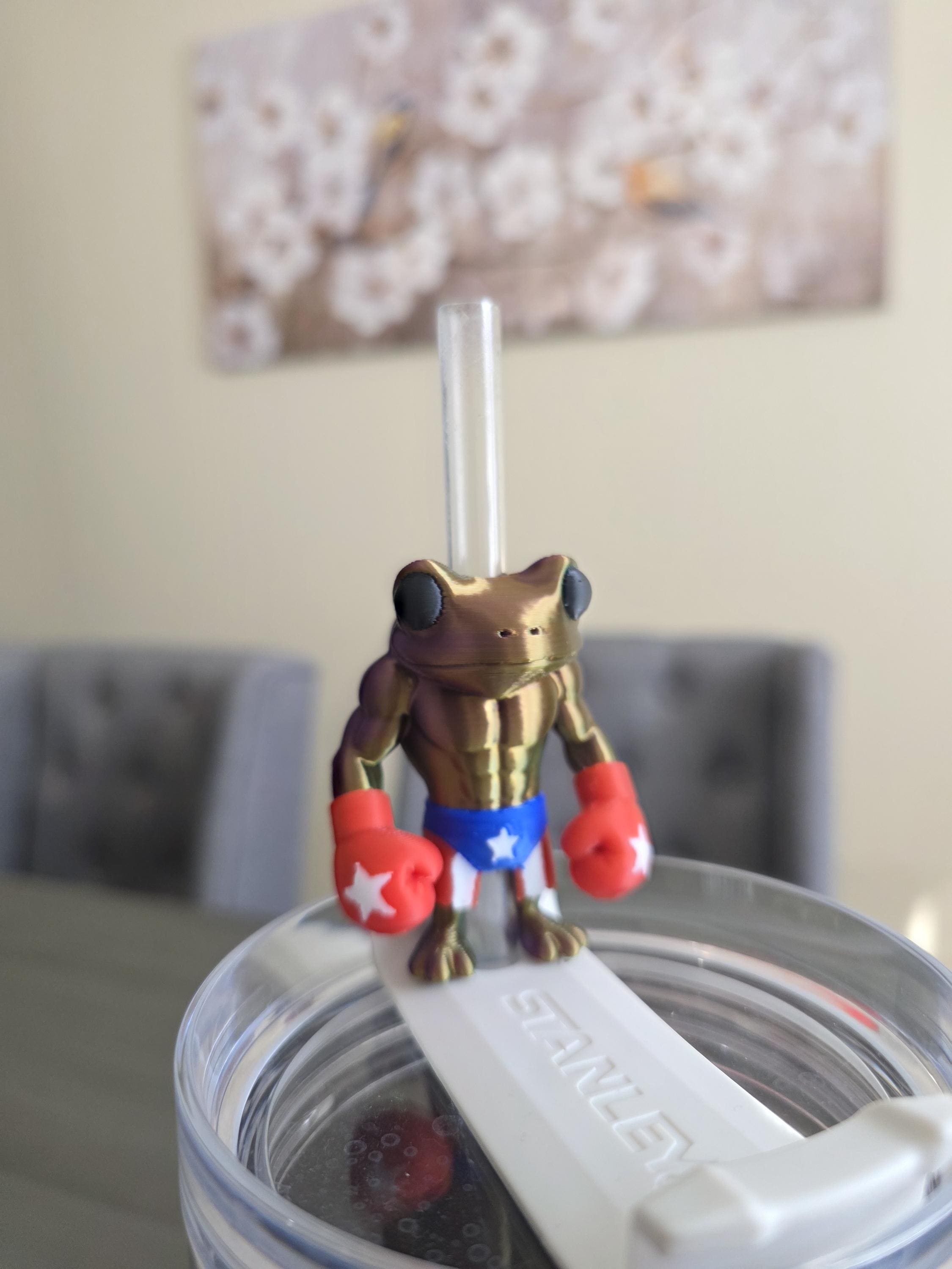 Puerto Rico Coquí Boxeador Straw Charm – 3D Printed 3-Color Silk PLA, Fits 10.5-11mm Tumbler Straw | Straw Cover Topper Tumbler Accessory